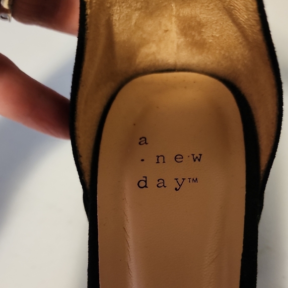 A New Day Black Minimalist Heels - Picture 2 of 6